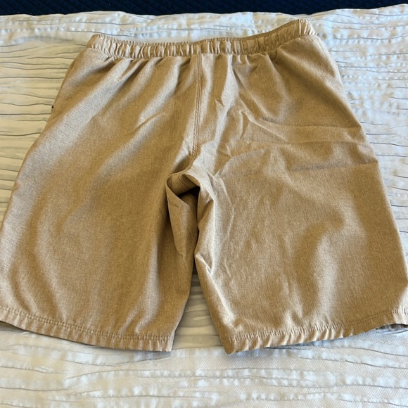 Hurley boys size large 12 to 13-year-old khaki shorts drawstring - Picture 7 of 8